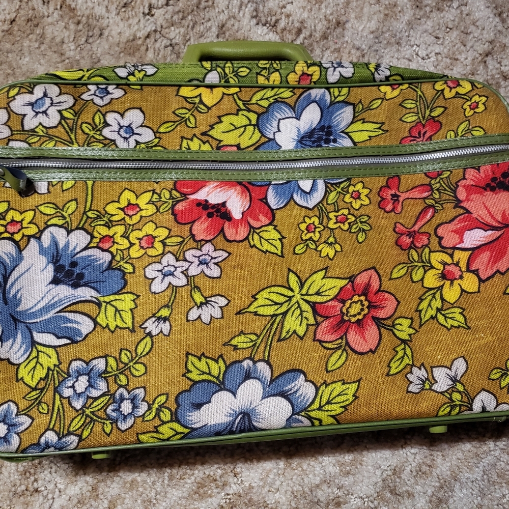 Vintage Bantam Travelware